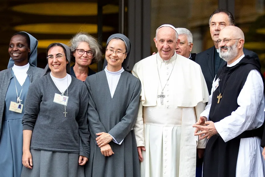 Pope Francis with religious sisters and brothers Oct. 16, 2018. ?w=200&h=150