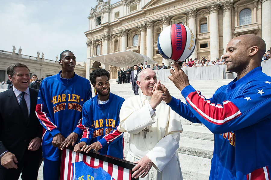 Pope Francis with the Harlem Globetrotters at the Wednesday general audience in St. Peter's Square, May 6, 2015. ?w=200&h=150
