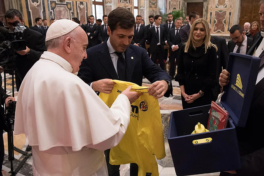 Pope Francis receives a Villarreal CF jersey during his meeting with the club, Feb. 23, 2017. ?w=200&h=150