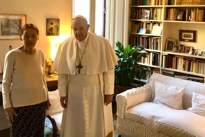 Pope_Francis_with_writer_and_Holocaust_survivor_Edith_Bruck_Feb_20_2021_Credit_Vatican_Media.jpg