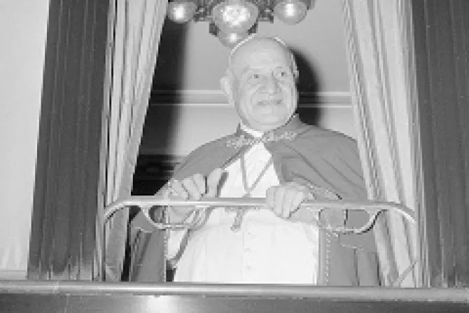 Pope John XXIII departs from the Vaticans St Bibiana train station to travel to Loreto and Assisi on Oct 4 1962 Credit ANSA OLDPIX CNA 4 24 14