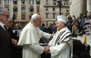 St. John Paul II embraces Elio Toaff, then the chief rabbi of Rome, April 13, 1986.   L'Osservatore Romano.