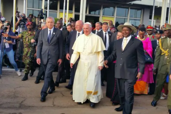 Pope arrives in Uganda Marta Calderon CNA