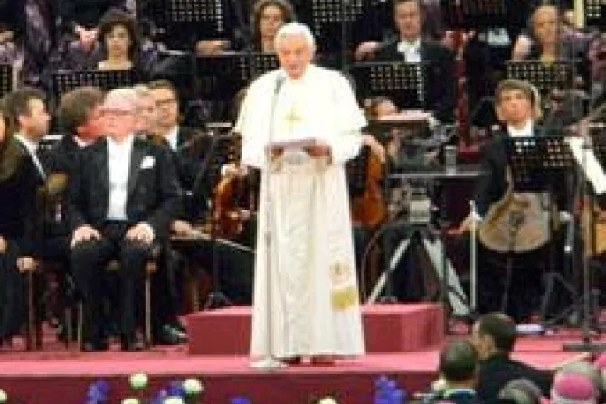 Pope at Concert 2 CNA Vatican Catholic News 10 18 10