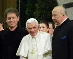 Pope Benedict XVI after Friday's concert with pianist Andrea Lucchesini (L) and director Neeme Järvi?w=200&h=150