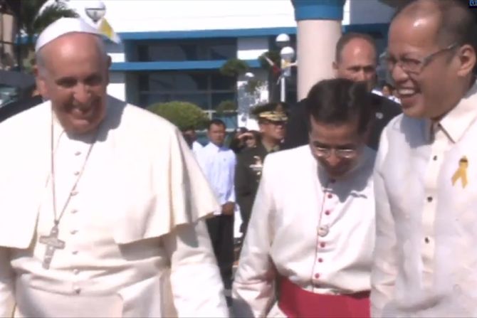 Pope smiling with Philippines president CNA