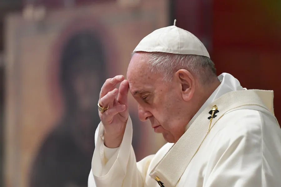 Pope Francis offers Mass on April 9, 2020 in St. Peter's Basilica. ?w=200&h=150
