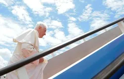 Pope's Benedict XVI boards a plane on May 14, 2010 at the end of a four-day visit to Portugal. ?w=200&h=150