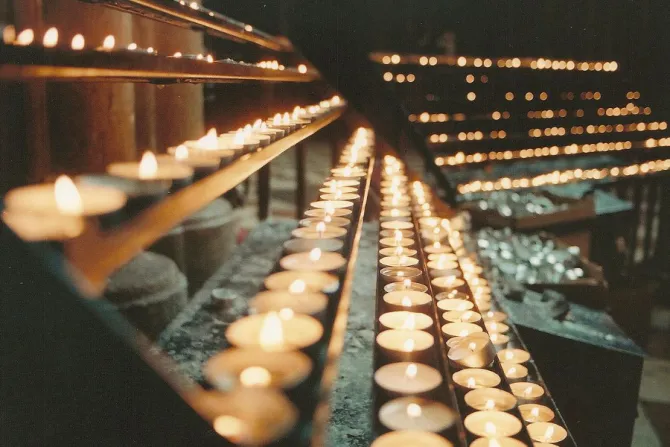 Prayer Candles Credit Grey World via Flickr CC BY 20 CNA