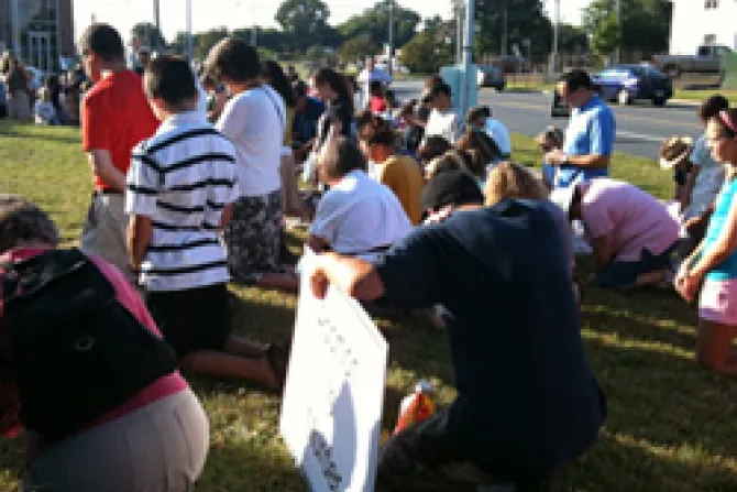 Prayer outside Carharts Germantown late term abortion clinic on Sunday Credit Operation Rescue CNA US Catholic News 8 1 11