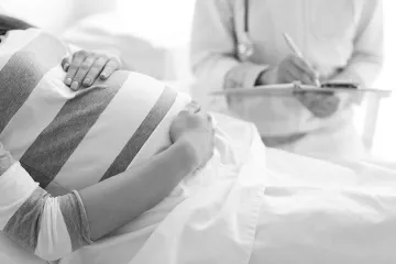 Pregnant hospital doctor Credit Africa Studio Shutterstock CNA
