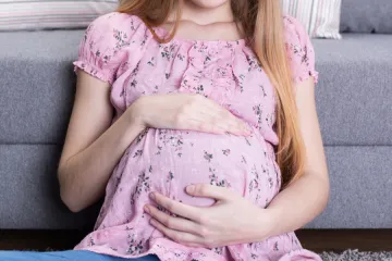 Pregnant teen Credit Photographeeeu Shutterstock CNA