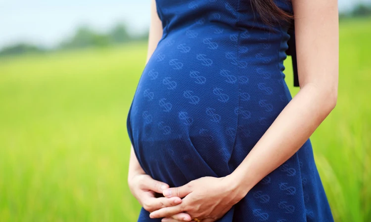 Pregnant teen Credit Thanatip S Shutterstock CNA