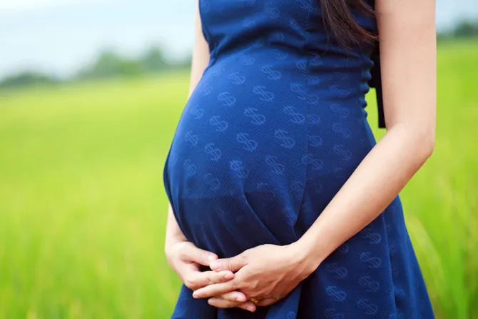 Pregnant teen Credit Thanatip S Shutterstock CNA