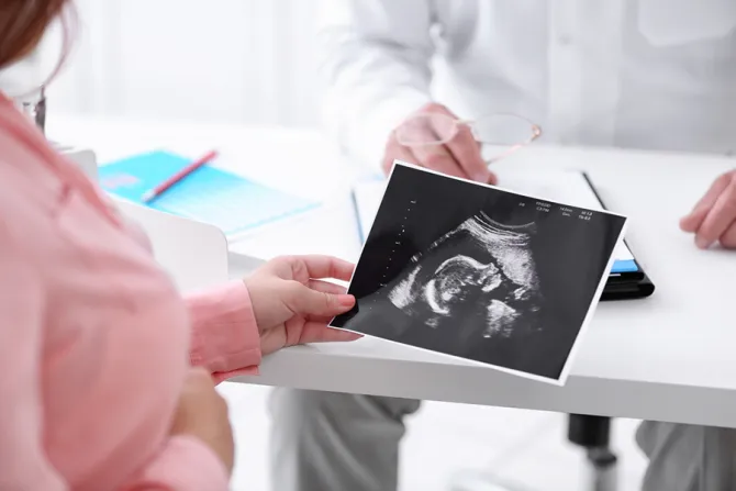 Pregnant ultrasound doctor Credit Africa Studio Shutterstock CNA