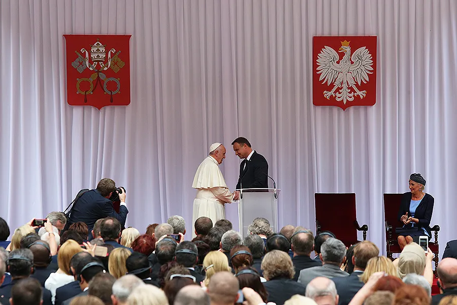 President Andrzej Duda shakes hands with Pope Francis at Wawel Castle on July 27, 2016. ?w=200&h=150