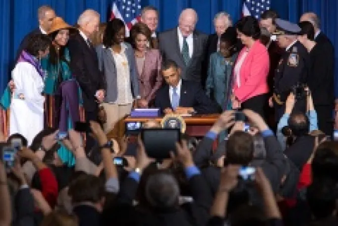 President Obama signs S 47 the Violence Against Women Reauthorization Act of 2013 at the US Dept of Interior on March 7 2013 Official White House Photo by Chuck Kennedy CNA