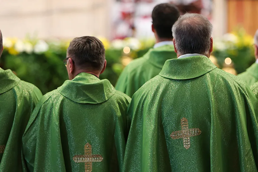 Priests celebrate a Mass of Thanksgiving for two new Canadian Saints in St. Peter's Basilica on Oct. 12, 2014.?w=200&h=150