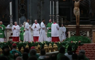 Prisoners serve at Mass with Pope Francis Nov. 6, 2016, for the Jubilee of Prisoners.   Lucia Ballester/CNA.