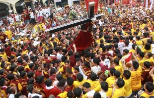 Procession of the Black Nazarene in Manila, January 7, 2010. Denvie Balidoy-Flickr.com (CC BY 2.0).