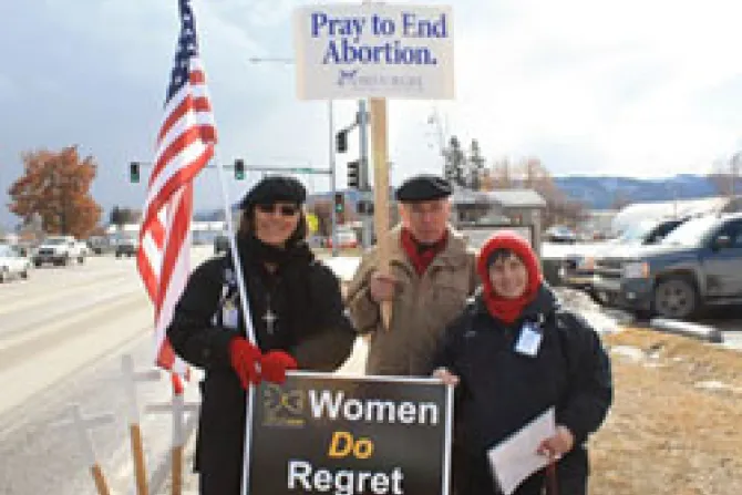 Protesters stand outside of All Families Healthcare abortion clinic Kalispell Montana 2010 Photo Credit 40 Days for Life CNA US Catholic News 3 21 11