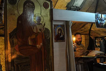 Protestors can take refuge and pray for peace in one of two tent chapels on Maidan Square in Kiev Credit Jakub Szymczuk GOSC NIEDZIELNY Courtesy Aid to the Church in Need 4 CNA