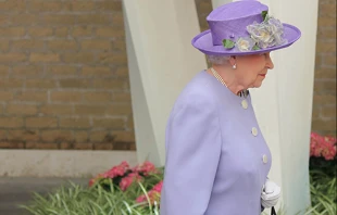 Queen Elizabeth II arrives at the Vatican, April 3, 2014. Lauren Cater/CNA.