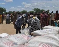 Refugees in the Abyei region of Sudan receive food aid. ?w=200&h=150