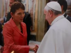 Reggie Littlejohn meets Pope Francis during the 2013 MaterCare International Conference in Rome. ?w=200&h=150