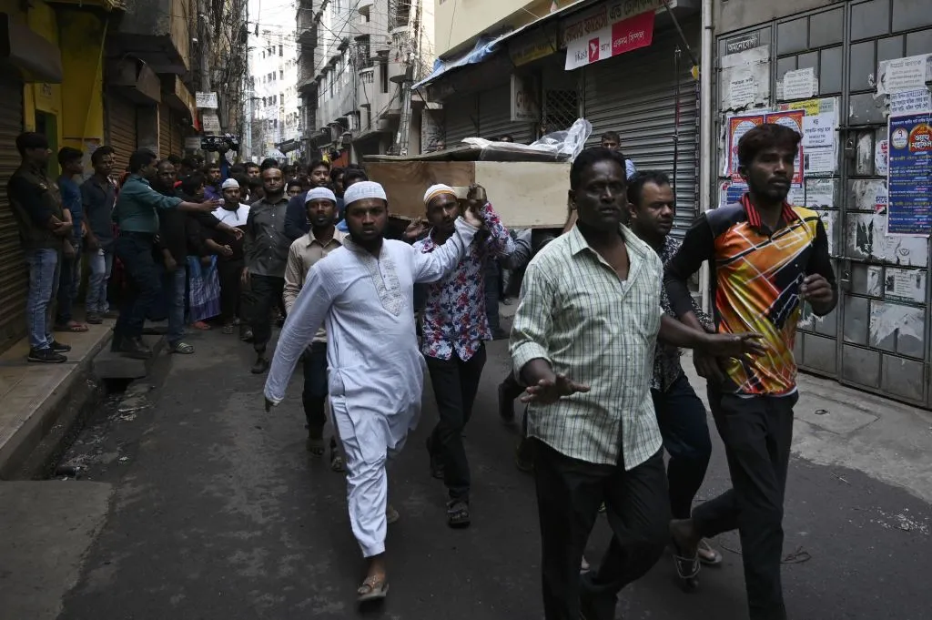 Relatives and residents carry the coffin of a victim during a funeral procession after a fire tore through apartment blocks in Dhaka, Feb. 21, 2019. ?w=200&h=150