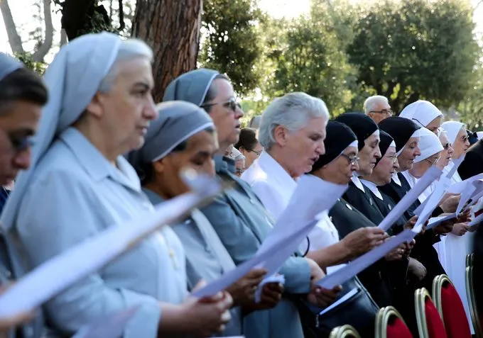 Religious sisters attend the enthronement of Our Lady of Charity in the Vatican Gardens August 28, 2014. ?w=200&h=150