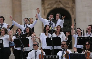 A Renewal in the Holy Spirit Movement concert in St. Peter's Square, July 3, 2015.   Daniel Ibanez/CNA.