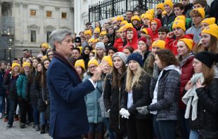 Rep. Jeff Fortenberry addresses young pilgrims to the March for Life from his Nebraska district outside the US Capitol, January 2019.   Christine Rousselle/CNA.