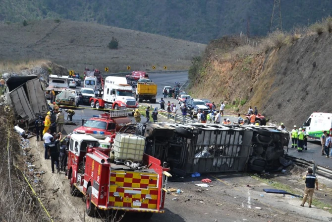 Rescue personal work at the site of a road accident in Veracruz Mexico May 29 2019 Credit Guillermo Carreon AFP Getty Imagesjp