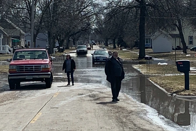 Residents of Fremont Neb survey the aftermath of flood damage March 2019 Credit Fr DAmien Wee Courtesy of St Patricks Catholic Church