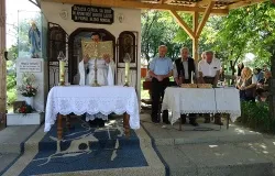 Romanian Catholics celebrate Divine Liturgy at a cemetery in Sisesti, June 24, 2012. ?w=200&h=150