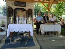 Romanian Catholics celebrate Divine Liturgy at a cemetery in Sisesti, June 24, 2012. 