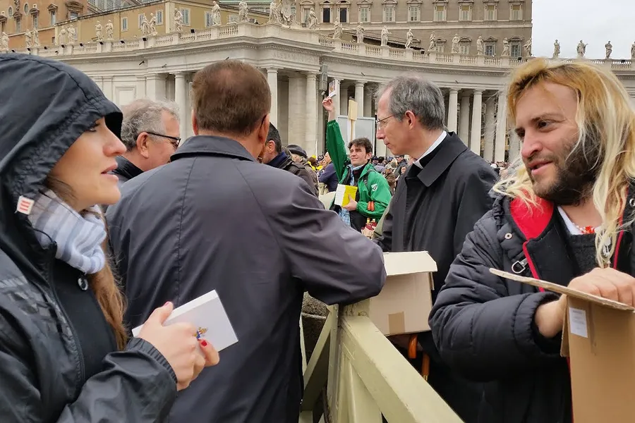 Rome's homeless join volunteers in handing out copies of the Gospel to pilgrims in St. Peter's Square, March 22, 2015. ?w=200&h=150