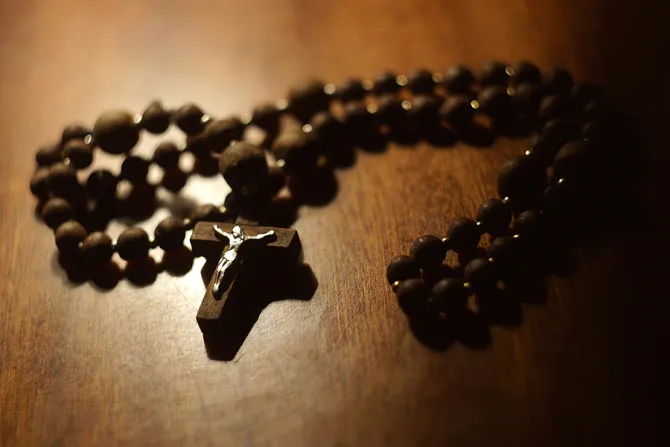 Rosary Credit KOBRYN TARAS Shutterstock CNA 1