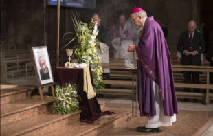 Bishop Rudolf Voderholzer stands before a portrait of Msgr. Georg Ratzinger at Regensburg Cathedral July 8, 2020.   Uwe Moosburger/Diocese of Regensburg.