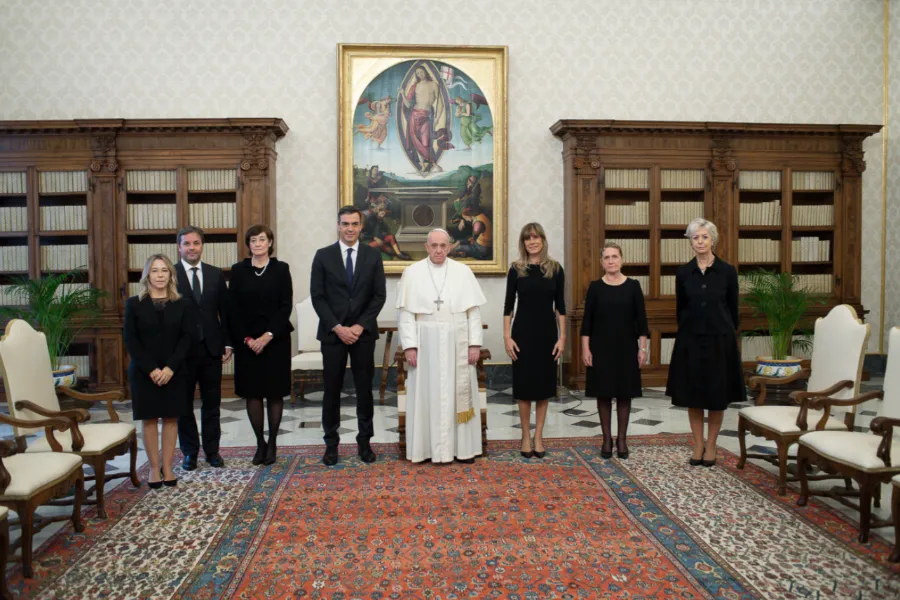 Pope Francis meets with Spain’s Prime Minister Pedro Sánchez at the Vatican Oct. 24, 2020. ?w=200&h=150