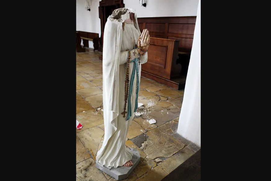 The beheaded statue at the Jesuit church in Straubing, Germany. Photo ?w=200&h=150