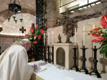 Pope Francis signs the encyclical Fratelli tutti at the tomb of St. Francis of Assisi Oct. 3, 2020. Credit: Vatican Media.