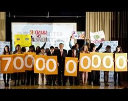 Secretary-General Ban Ki-moon (center) and students of the New Explorations into Science, Mathematics and Technology (Nest+m) School. ?w=200&h=150