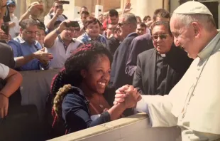Shyla Montoya with Pope Francis. Photo courtesy of Tanya Cangelosi. 