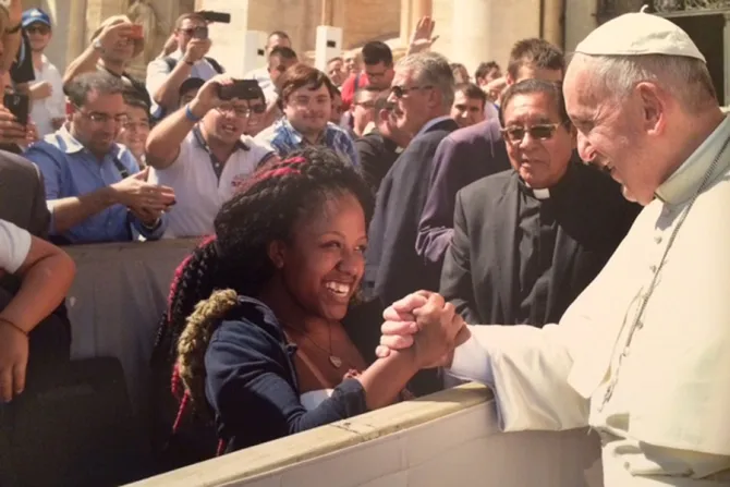 Shyla Montoya with Pope Francis 9716 CNA