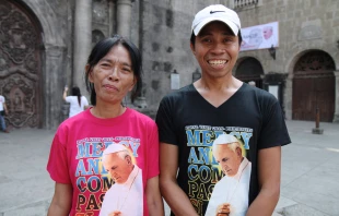 Sister and brother, Dolorosa and Joay, traveled 12 hours by boat from their home province of Aklan to Manila to see Pope Francis, Jan. 15, 2015.   Lauren Cater/CNA.