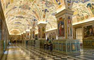 The Sistine Hall of the Vatican Library.   Michal Osmenda (CC BY-SA 2.0).