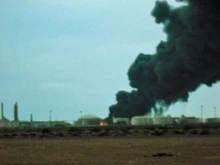 Smoke billows from oil fires at Ras Lanuf / Photo 