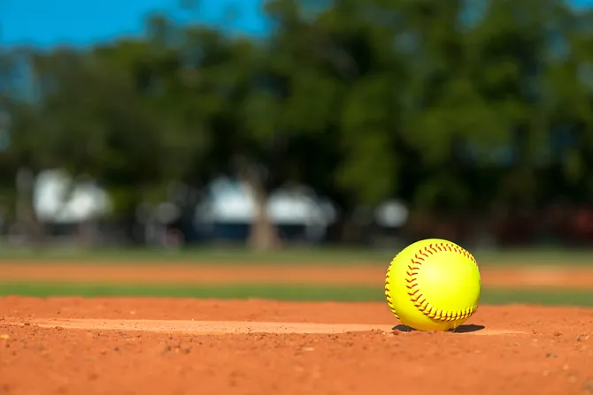 Softball Credit EHStockphoto Shutterstock CNA